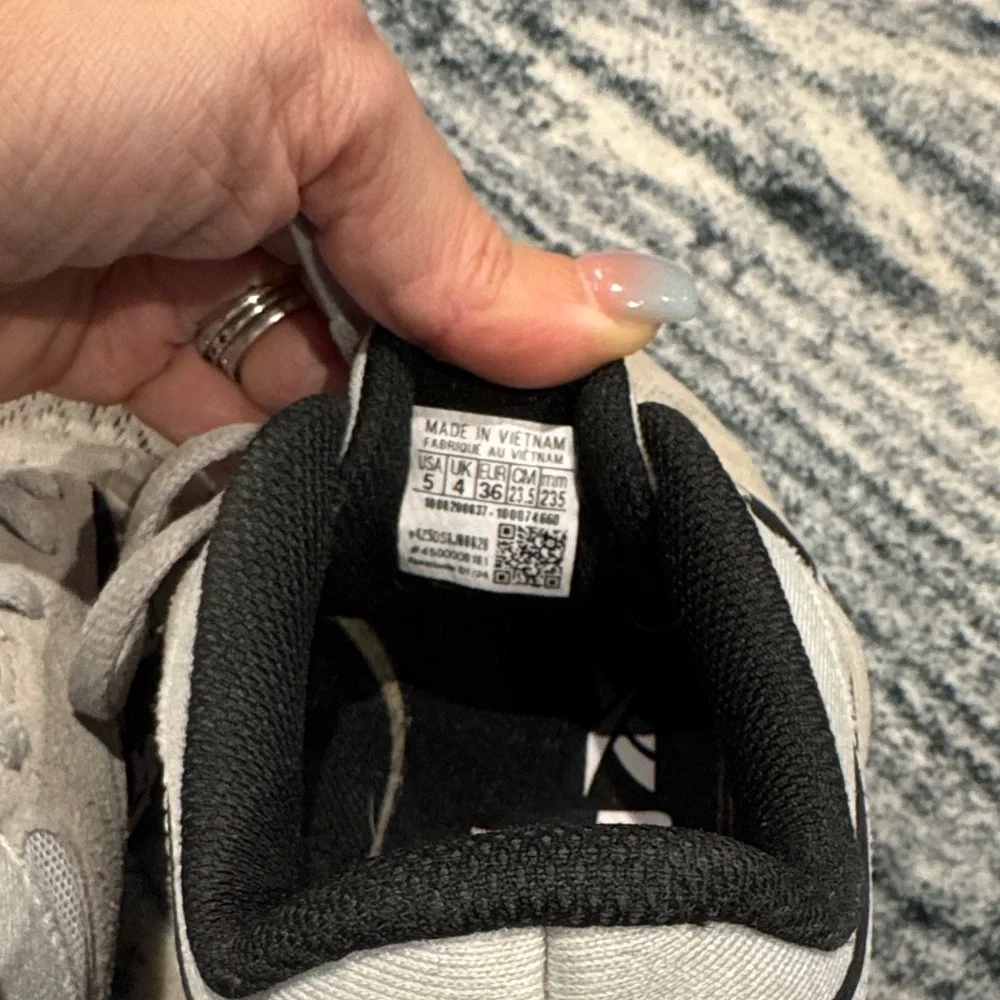 Reebok White and Black Running Sneakers - Picture 5 of 5